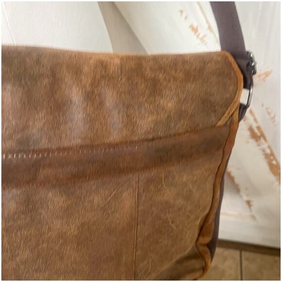 Wilson’s Leather Genuine Leather Messenger Back Large Brown Snap Button - Picture 7 of 13